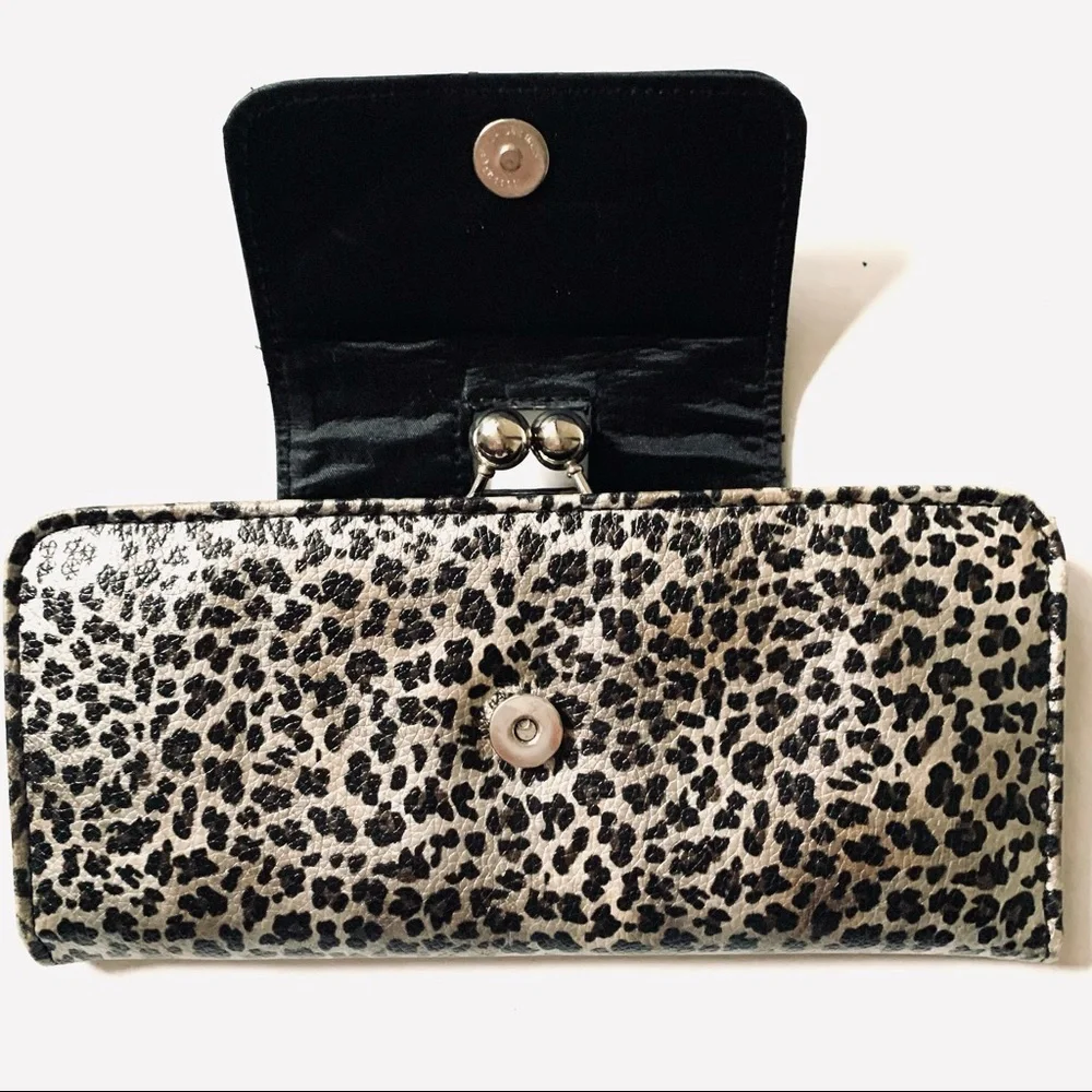 Black and silver Wallet - Picture 2 of 8